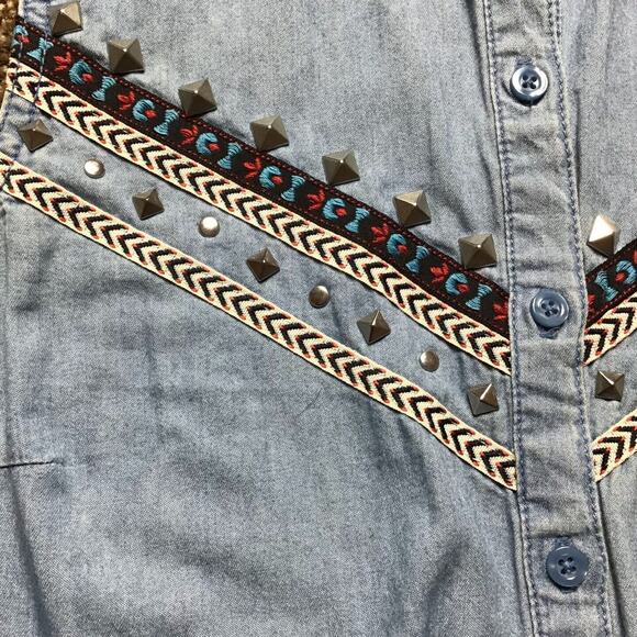 FOREVER 21 Women's Small Silver Tone Studded Chambray Pockets - Picture 4 of 9